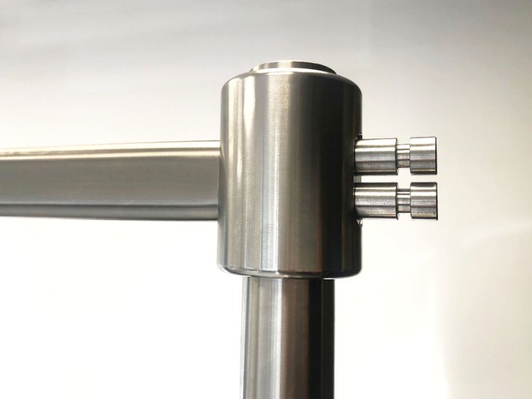 Close-up of an Absolute stanchion, a custom-made solution for Royal Museums Greenwich. 